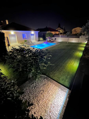 Tony's house with private pool, garden and parking